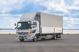 中型トラックドライバー／４ｔウィング車