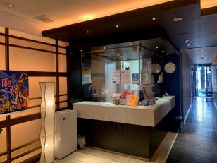 ビジネスホテルの日勤フロントstaff