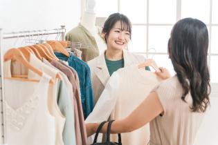 百貨店販売スタッフ
