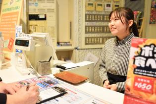 カラオケ店内スタッフ