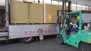 建材メーカー工場でのフォークリフト運転手