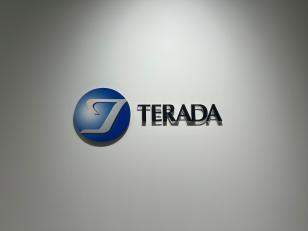 営業職は2名在籍中。 前職が食品業界や金融など業界未経験の先輩が多いです。 いつでも先輩に相談できる環境です◎