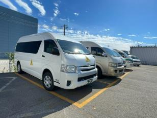 小学校のスクールバスドライバー