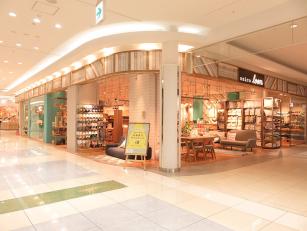 インテリア家具の接客販売スタッフ
