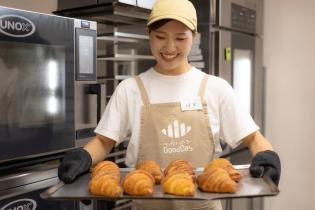 パンの製造スタッフ