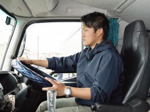 車両の陸送ドライバー