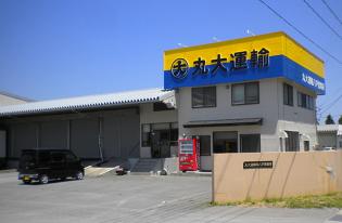 ドライ食品の配送ドライバー／中型トラック
