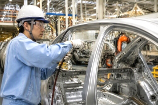 ハイブリッドカーの製造・検査