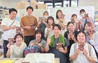 子ども英会話教室の運営スタッフ