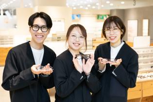 メガネ販売スタッフ
