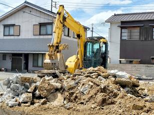解体工事の重機オペレーター