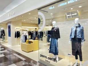 婦人服の接客販売スタッフ