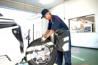 車両メンテナンス・カー用品の取付スタッフ