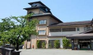 旅館の裏方業務スタッフ／布団の上げ下ろし、掃除など