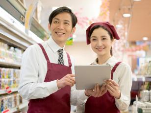 スーパーの鮮魚陳列・補充