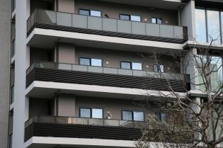 あなたが住んでいるマンションやアパートにも、当社製造の手すりが使われているかもしれません♪