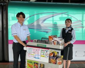新幹線の車内販売・接客スタッフ