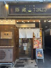 らーめん店の接客配膳