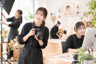 スタジオ写真撮影サポートスタッフ