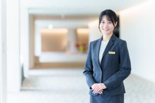 ホテルフロント（朝・夕）