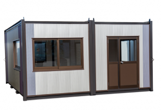 仮設プレハブの組立や補修作業