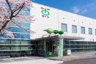 豆腐や油揚げなど、毎日の食卓につながる商品を製造する太子食品工業日光工場内に、タイシフレッシュサービス日光センターがあります。