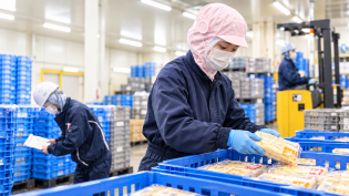 40代・50代で入社したスタッフも活躍中。分からないことは相談しながら、一つずつ仕事を覚えていける職場です。
