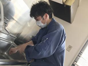 排水管・貯水槽の清掃スタッフ