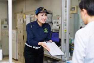ELMの出入管理スタッフ