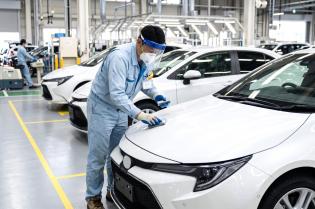 有名メーカー自動車のコーティング作業