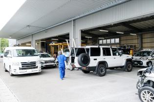 自動車のロードサービススタッフ