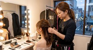 キャバクラ専属ヘアメイクスタッフ