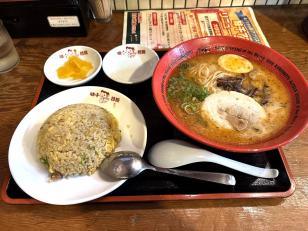 現地のグルメを楽しめるのがこの仕事の醍醐味です！