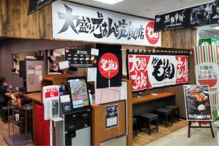 定食屋の店内スタッフ