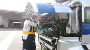 自動車部品の輸送ドライバー／大型トラック