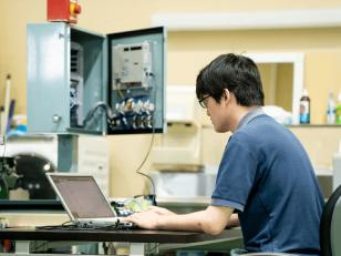 生産設備の電気制御設計職