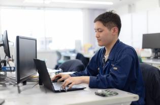 生産設備の電気自動制御設計スタッフ