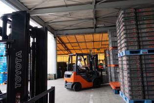 自動車部品の出荷工務