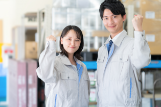 倉庫内での仕分けや積み下ろし作業