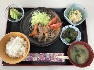 高齢者施設内での厨房調理スタッフ/フルタイム