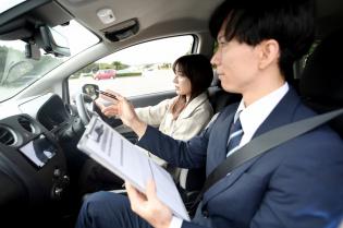 自動車教習所における自動車教習指導員