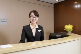 区役所庁舎内の受付案内・電話交換
