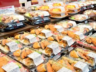 スーパーマーケットの惣菜スタッフ