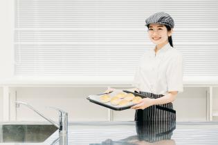 パンの製造スタッフ