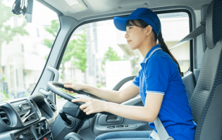 食品・雑貨のルート配送（4t車）