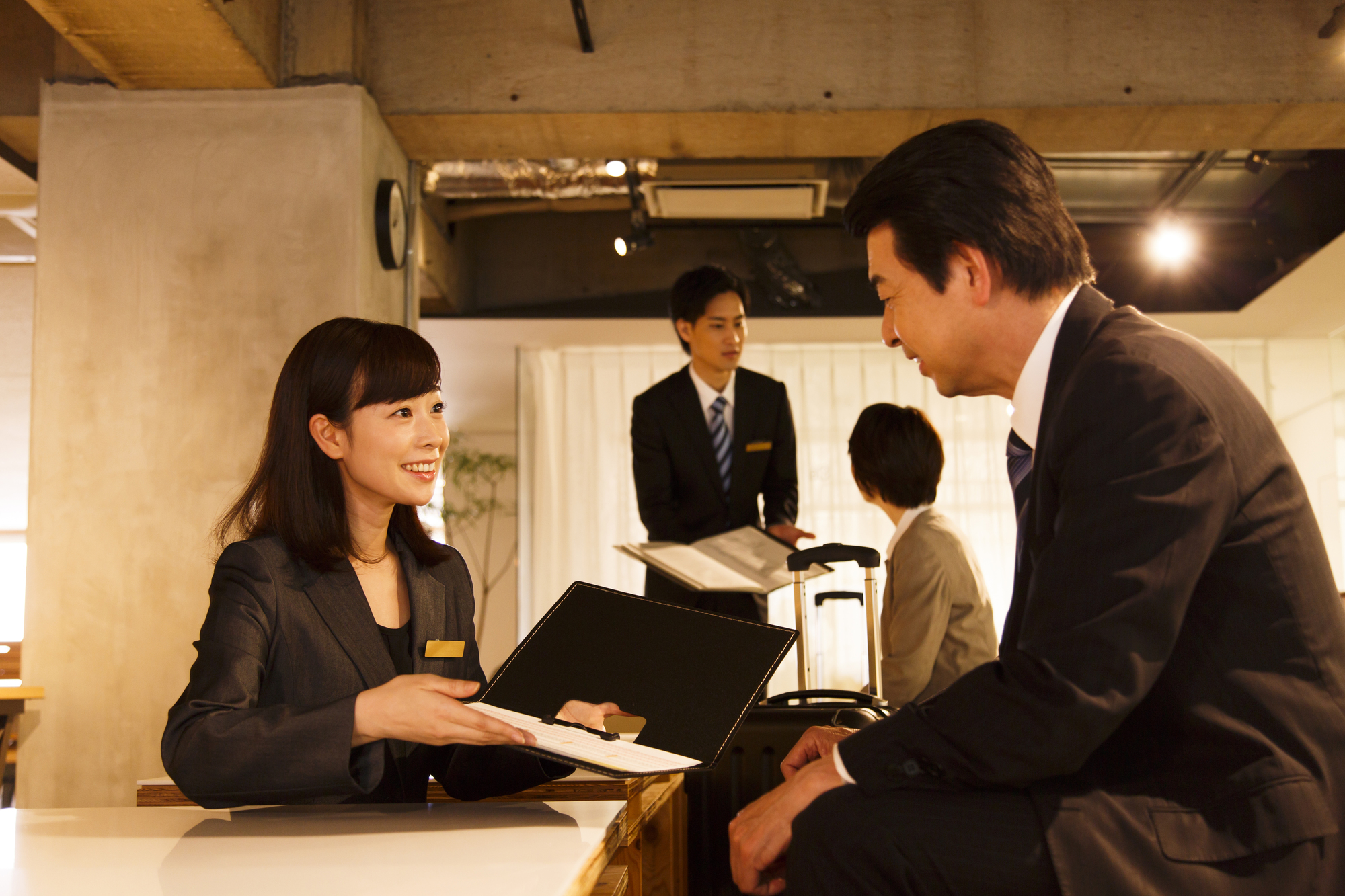 接客がうまい人は使っている！買いたくなる言葉の法則とは？