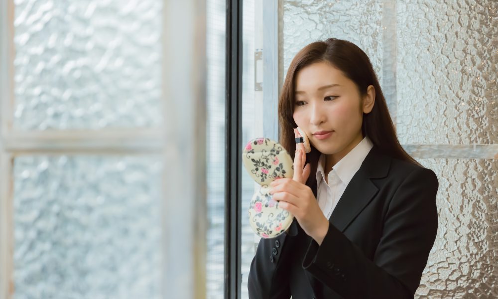 20～30代向け！好感度抜群の派手すぎないオフィスメイクのやり方とは？