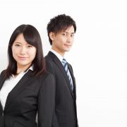 男女別！オフィスでウケがいい定番～応用までの髪型とは？